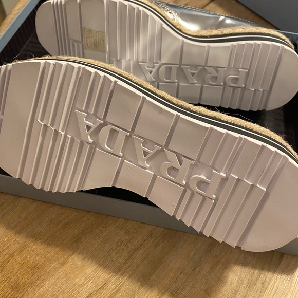 Prada - Picture 4 of 5